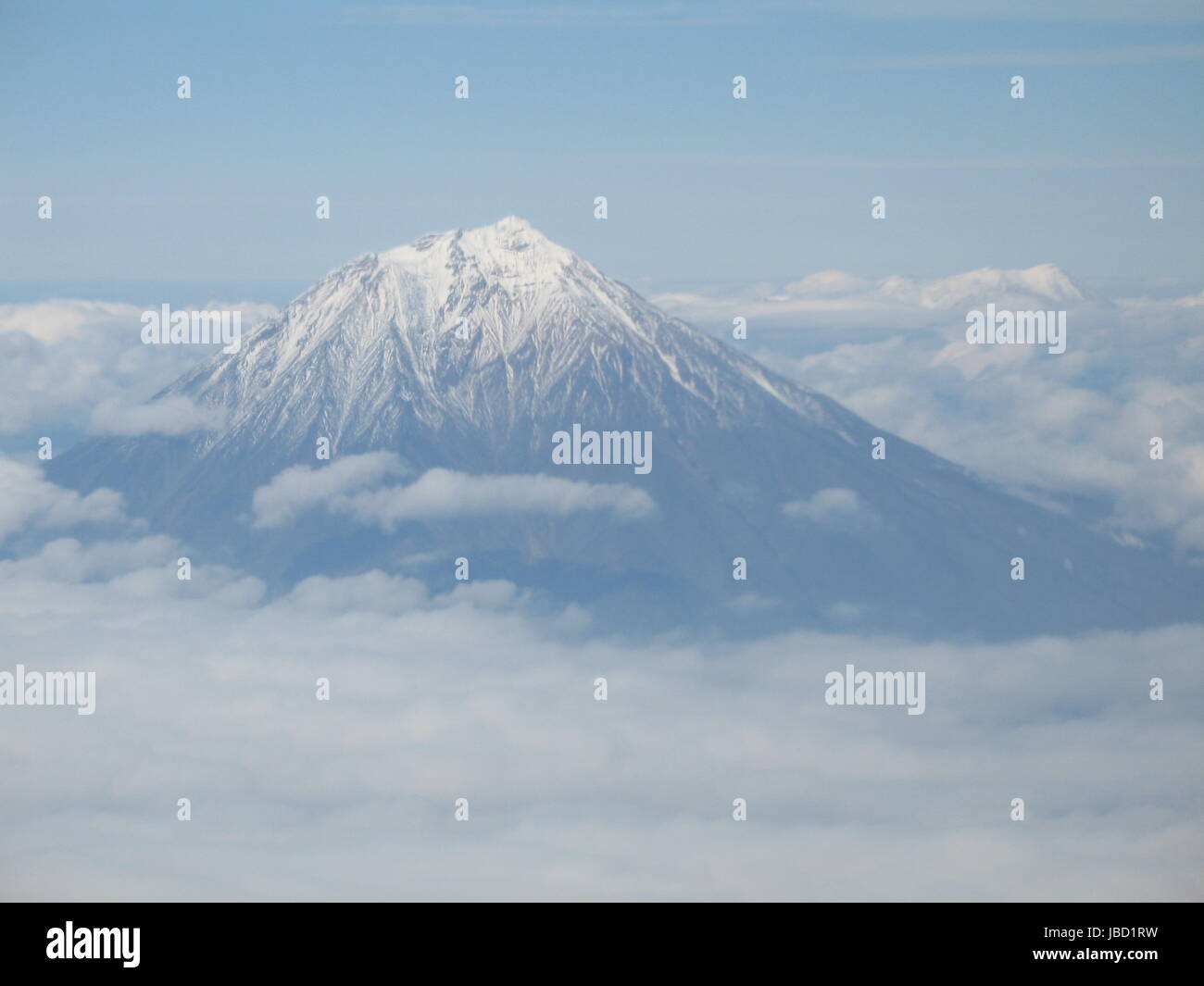 Kamchatka volcan. Vue fantastique dans la fenêtre d'aéronefs Banque D'Images