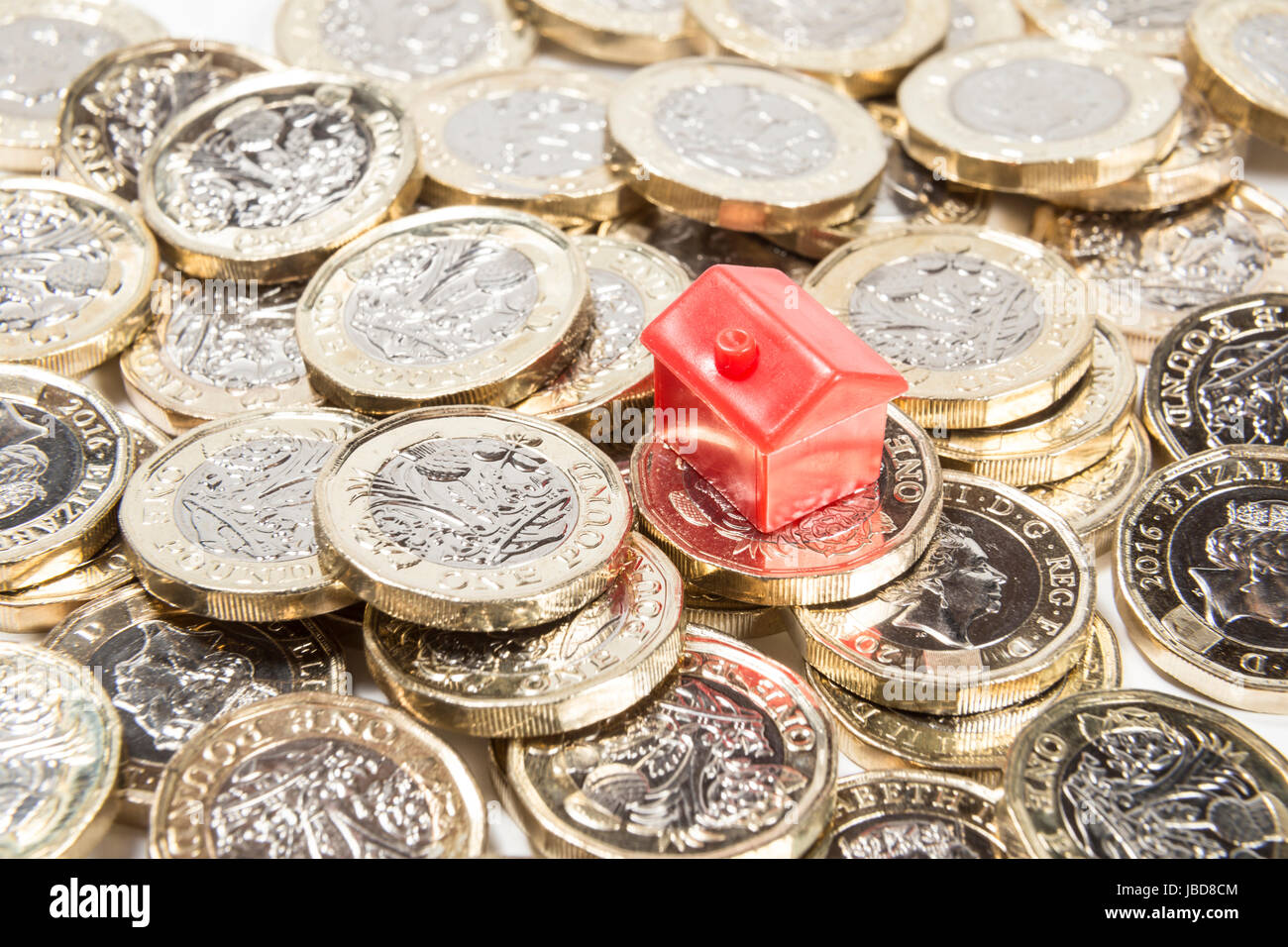 New UK British Pound coins avec des maisons et hôtels de monopole Banque D'Images