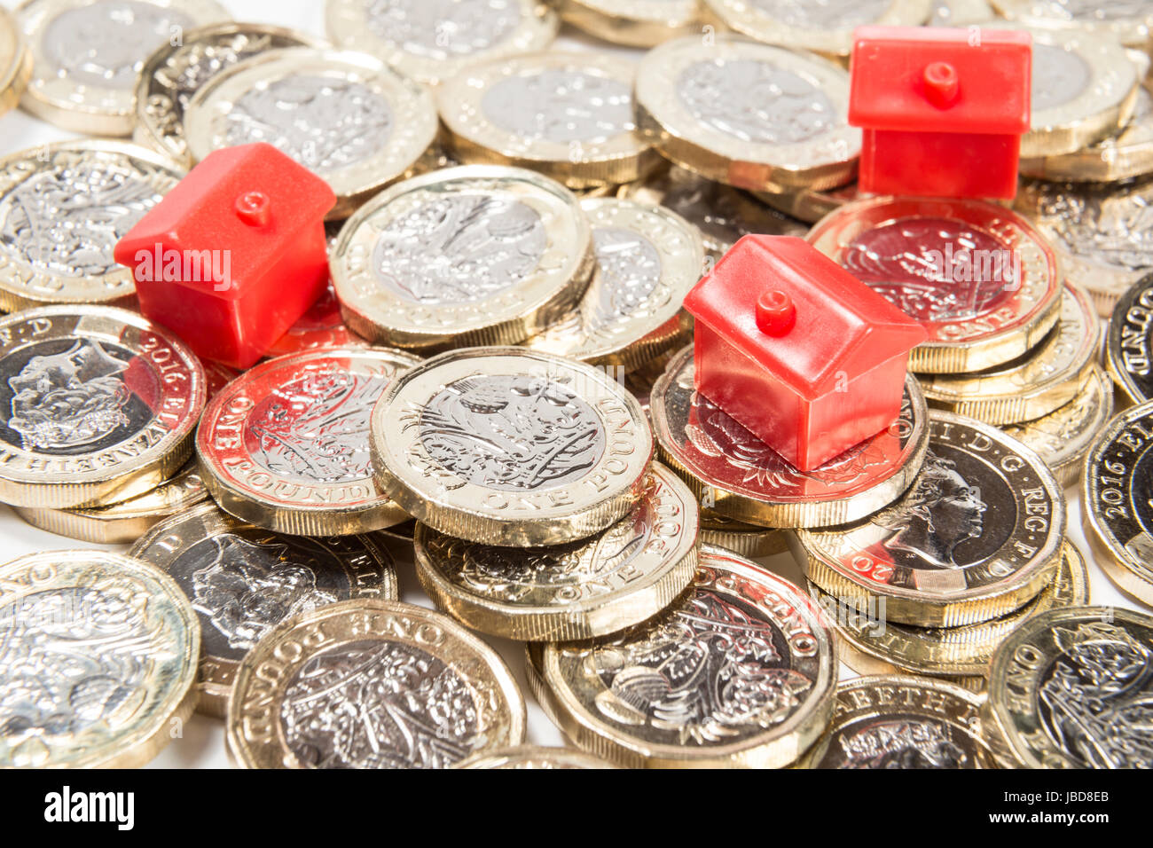 New UK British Pound coins avec des maisons et hôtels de monopole Banque D'Images