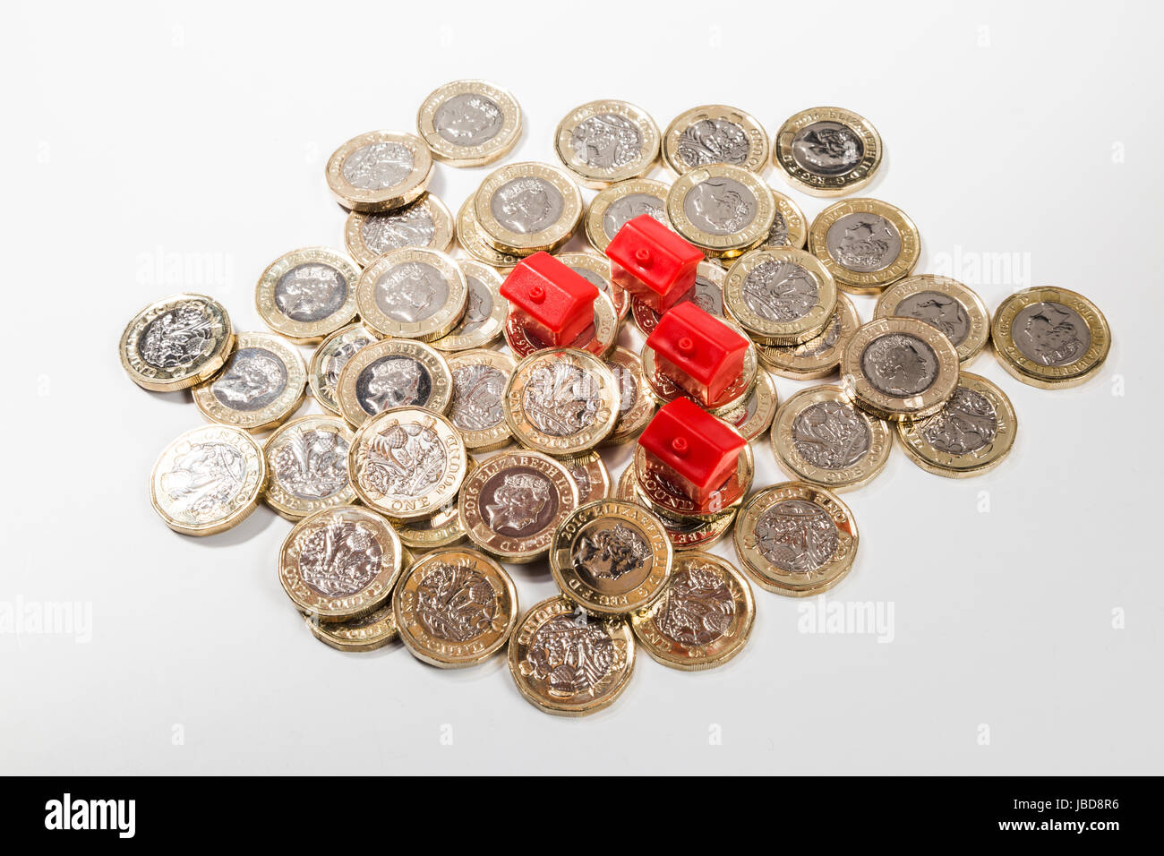 New UK British Pound coins avec des maisons et hôtels de monopole Banque D'Images