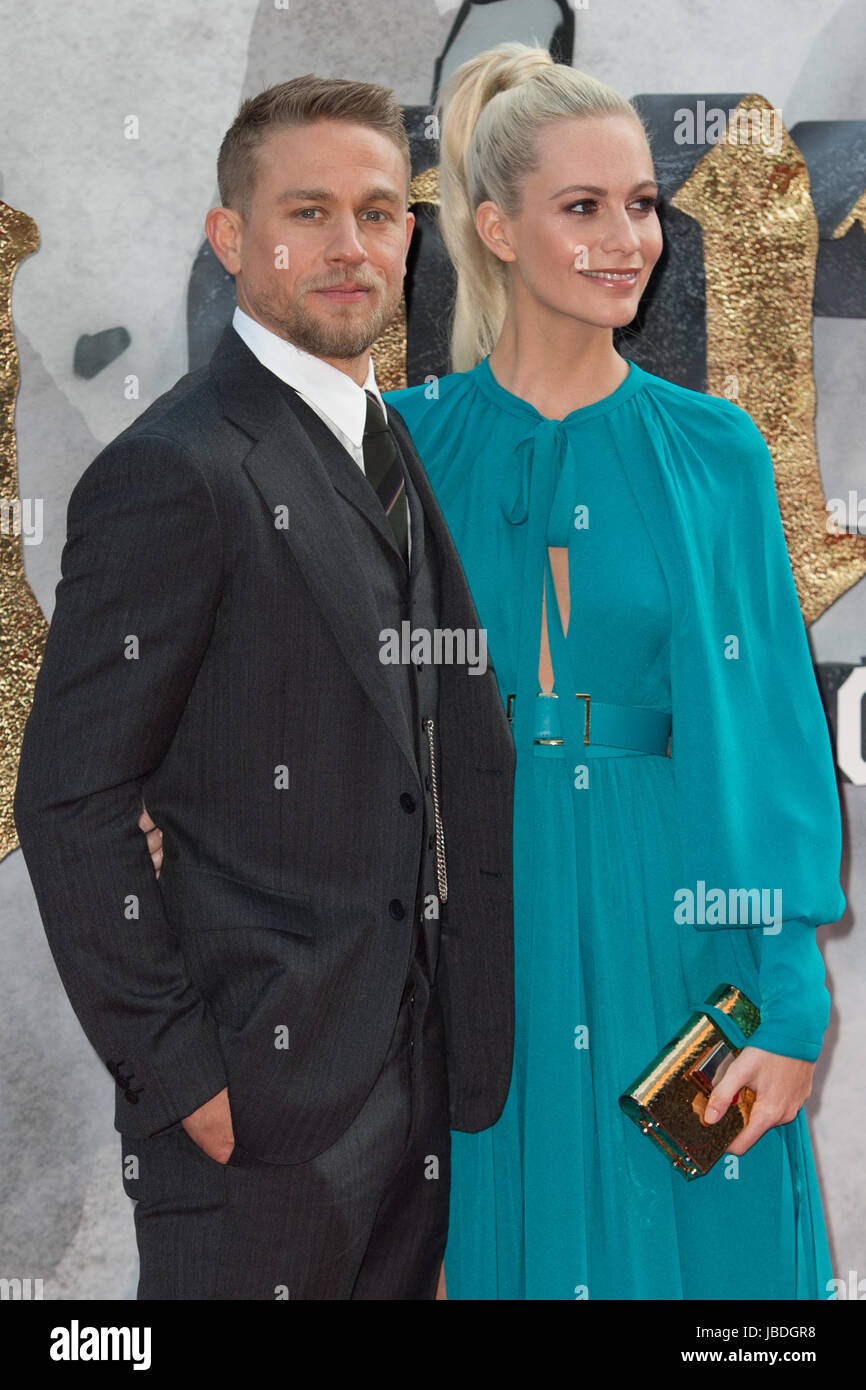 L'arrivée de célébrités sur le tapis rouge pour le Roi Arthur:Légende de l'épée au Cineworld Leicester Square avec : Charlie Hunnam, Poppy Delevingne Où : London, Royaume-Uni Quand : 10 mai 2017 Credit : Alan West/WENN.com Banque D'Images