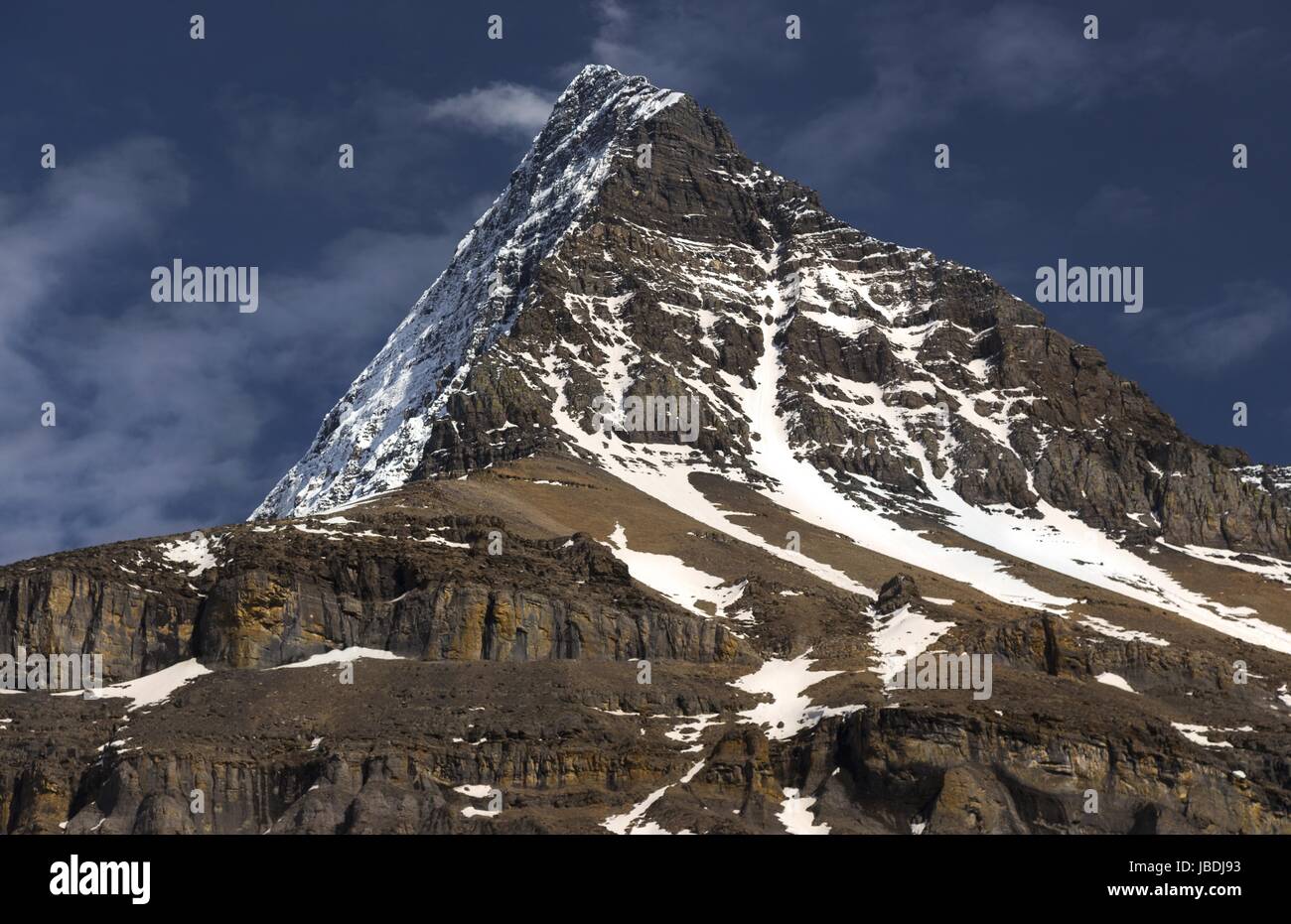 Emperor Ridge Robson Mountain Peak Scenic Landscape View Berg Lake randonnée Blue Sky Canadian Rocky Mountains Colombie-Britannique Banque D'Images