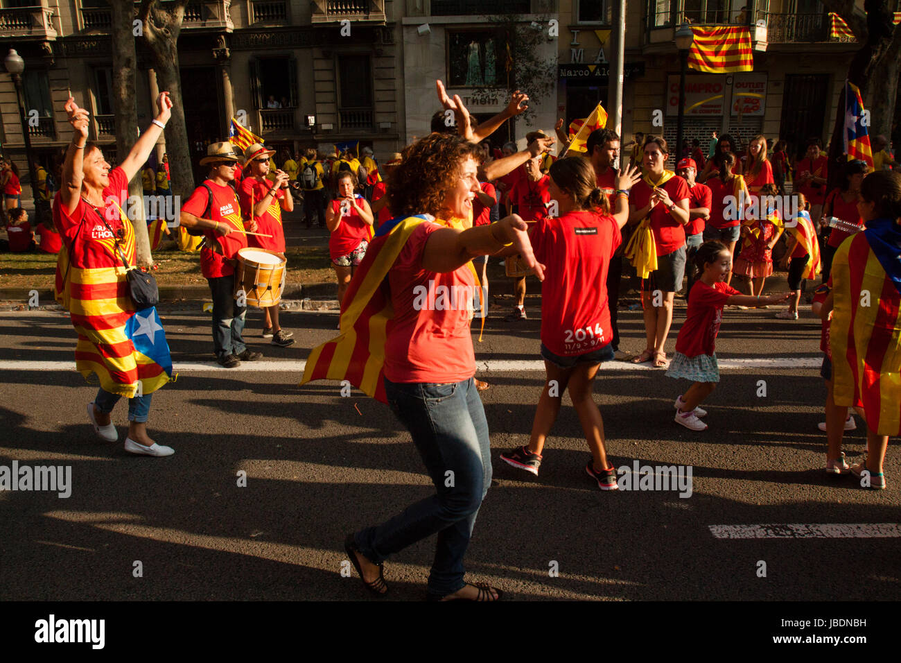 La Via Catalana 2014, ou C. La façon catalane 2014. Le 'V' est de 11 kilomètres de longueur et d'environ 200 000 mètres carrés et près de 1 millions de dollars. Banque D'Images