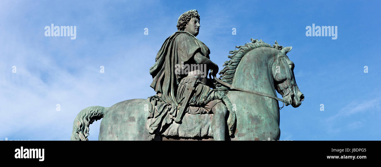 Statue équestre de Louis XIV sur la Place Bellecour à Lyon, France Banque D'Images