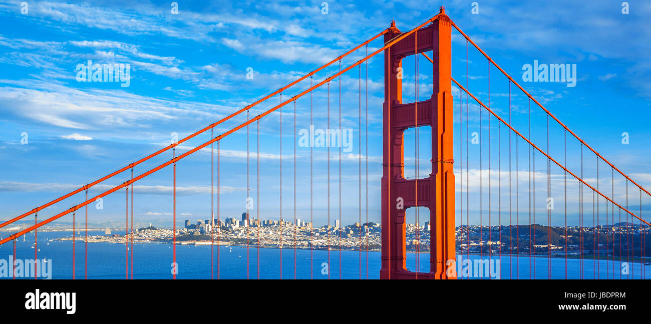 Golden Gate Bridge et le centre-ville de San Francisco, USA Banque D'Images