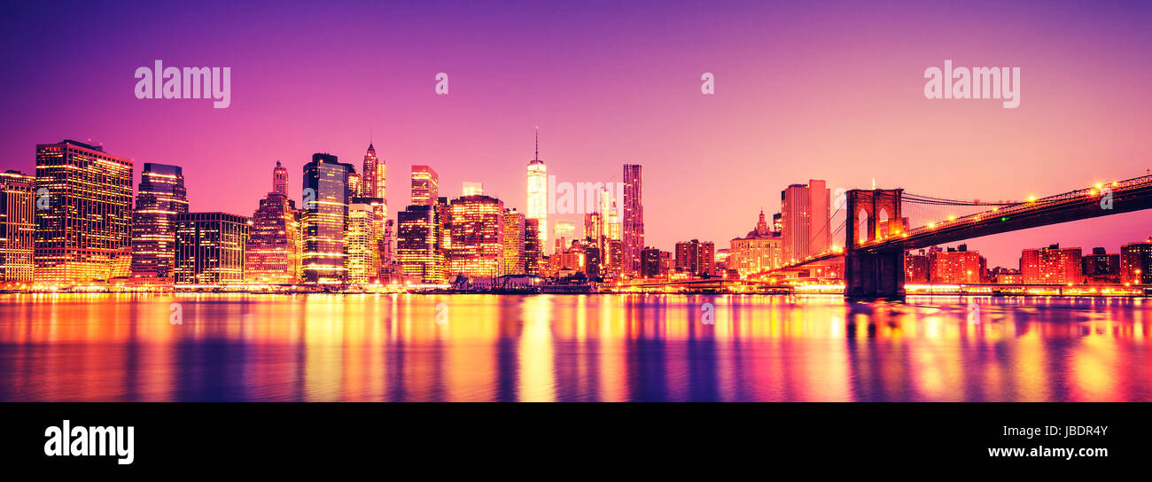 Vue de Manhattan au coucher du soleil, la ville de New York. Le traitement photographique spécial. Banque D'Images