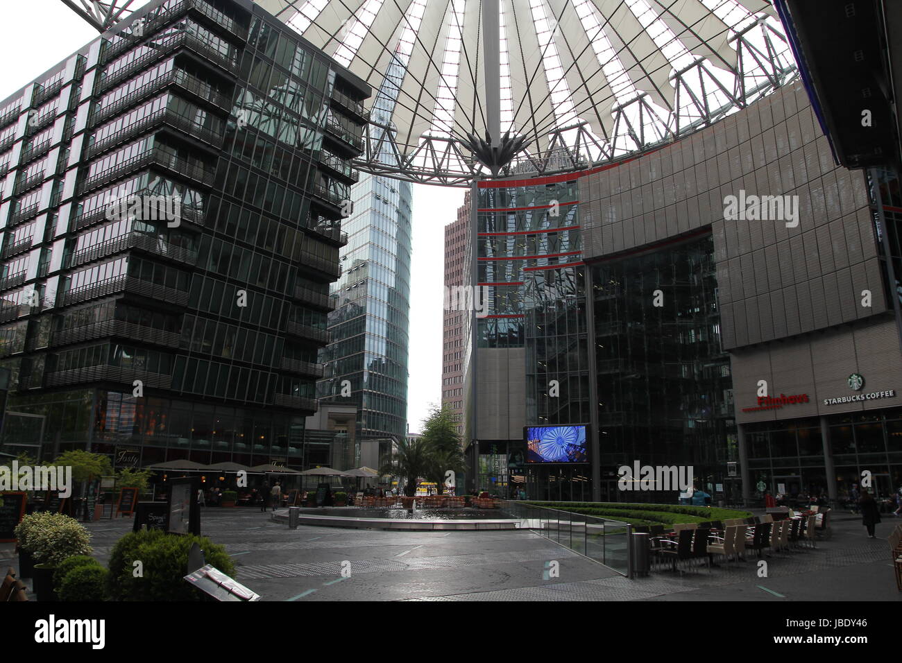 Le Sony Center Building, un complexe moderne situé sur la Potsdamer Platz à Berlin, Allemagne. Il abrite le German Banque D'Images