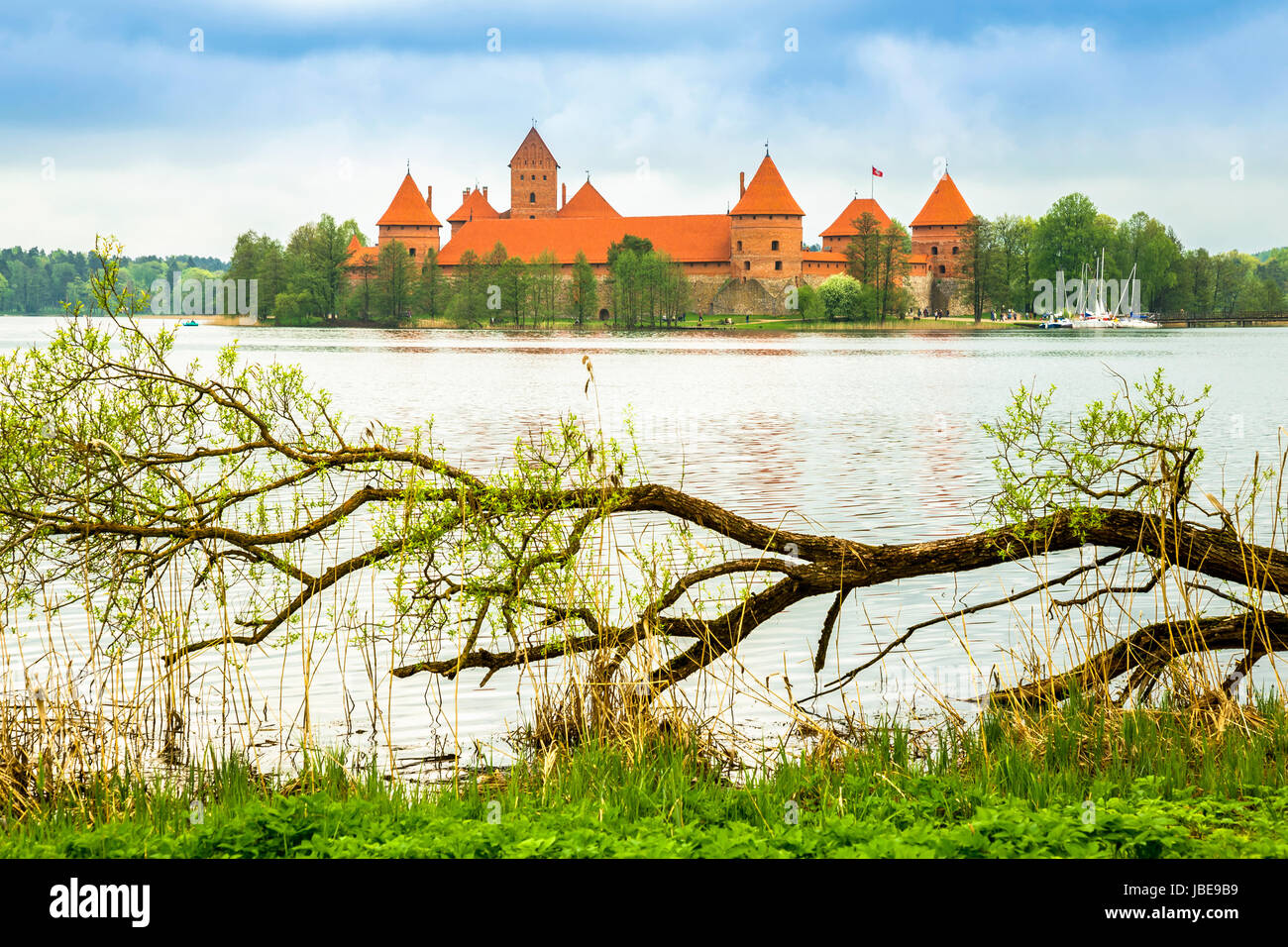 vue-panoramique-sur-l-ancien-ch-teau-m-di-val-trakai-lituanie-plac