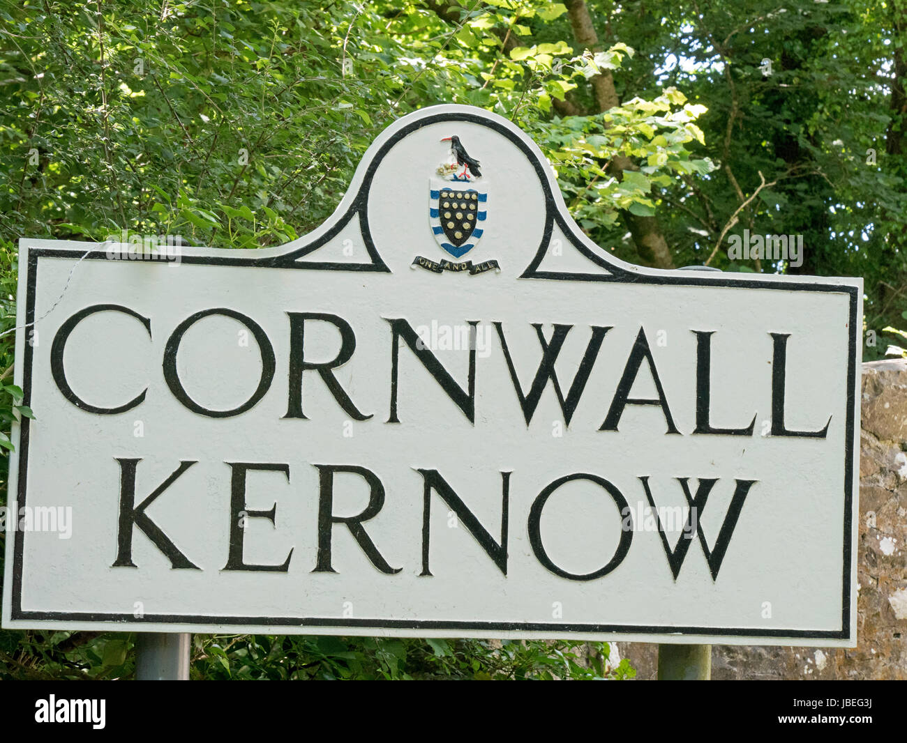 Signe de route sur Cornwall Devon et Cornwall border Banque D'Images