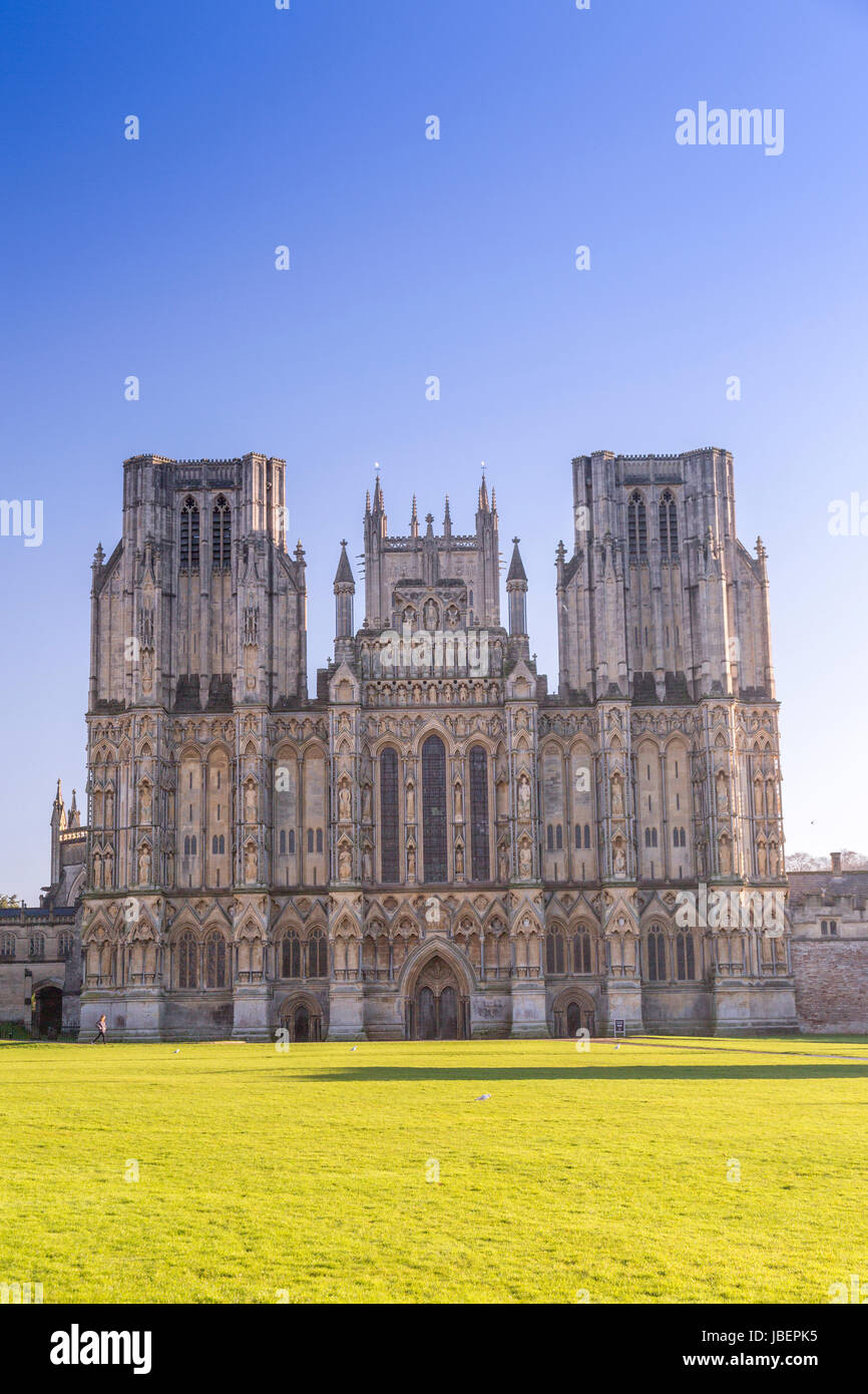 La magnifique façade ouest de la cathédrale de Wells, Somerset, England, UK Banque D'Images