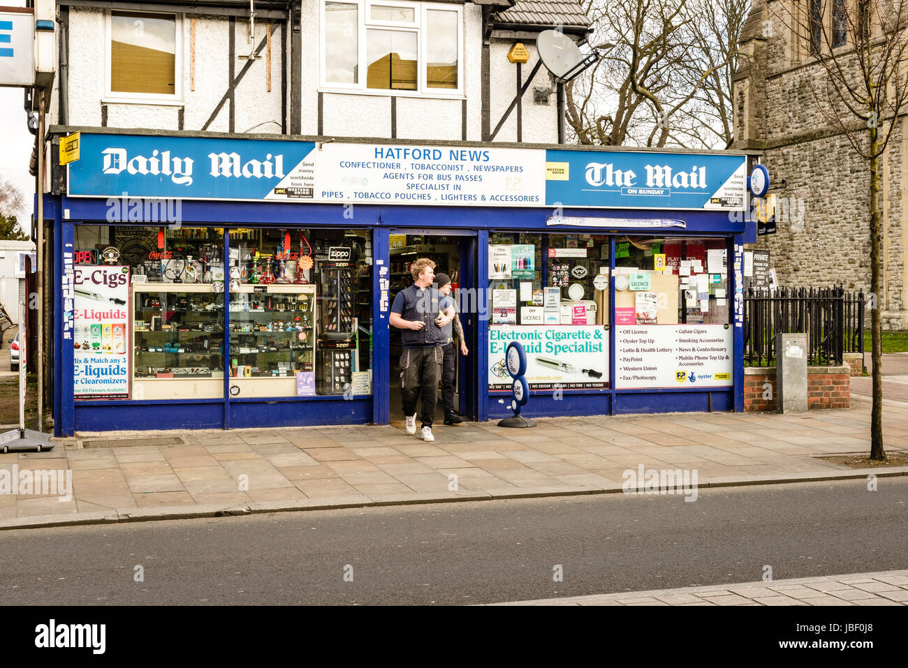 Hatford News Presse, Le Broadway, Bexleyheath, Londres, Angleterre Banque D'Images