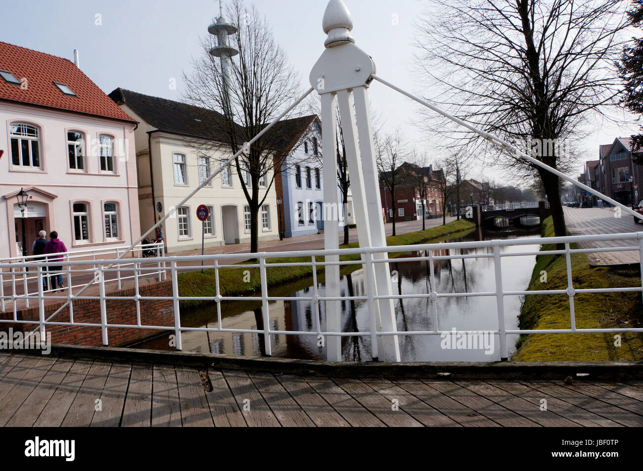 Wohnhäuser am Hauptkanal, Papenburg, Nidersachsen, Deutschland Banque D'Images