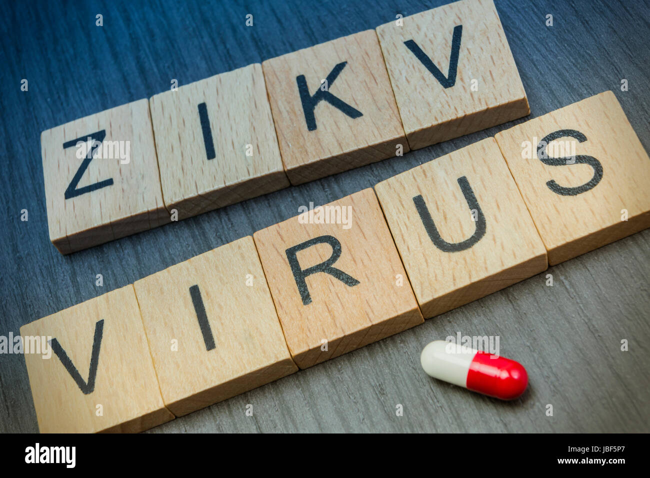 Zica virus, écrit en lettres de bois, remède santé concept Banque D'Images