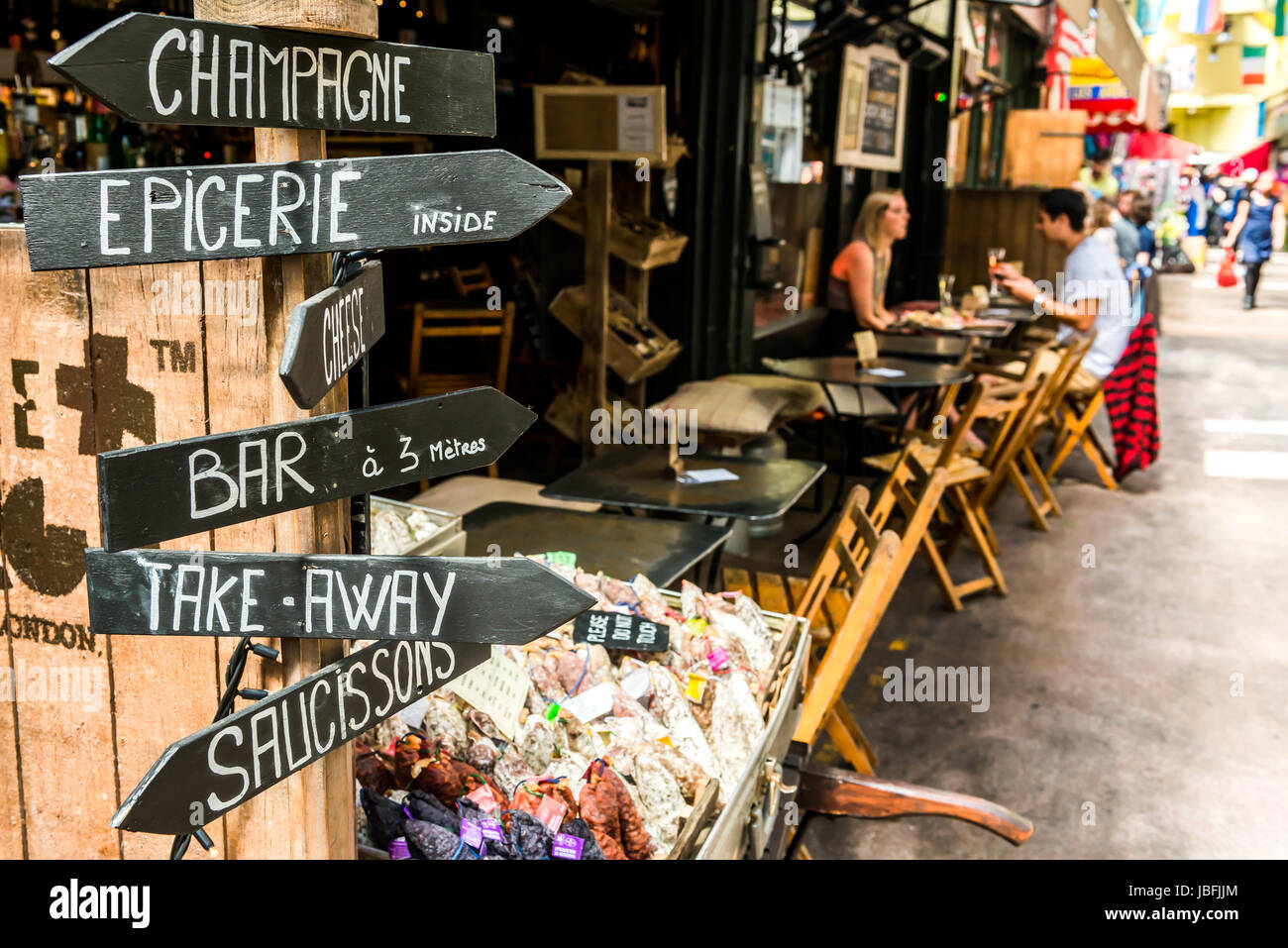 Londres, Royaume-Uni - 10 juin 2017 : Brixton Brixton Road Station Village et marché. Marché coloré et communauté multiculturelle événementielle des trad Banque D'Images
