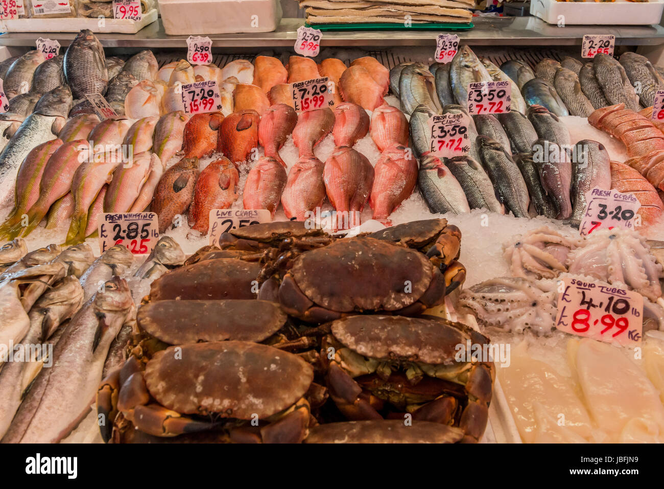 Londres, Royaume-Uni - 10 juin 2017 : Brixton Brixton Road Station Village et marché. Marché coloré et communauté multiculturelle événementielle des trad Banque D'Images