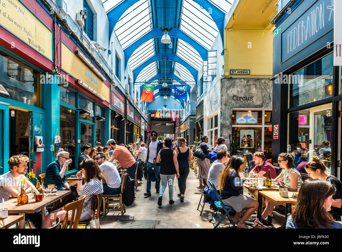 Londres, Royaume-Uni - 10 juin 2017 : Brixton Brixton Road Station Village et marché. Marché coloré et communauté multiculturelle événementielle des trad Banque D'Images