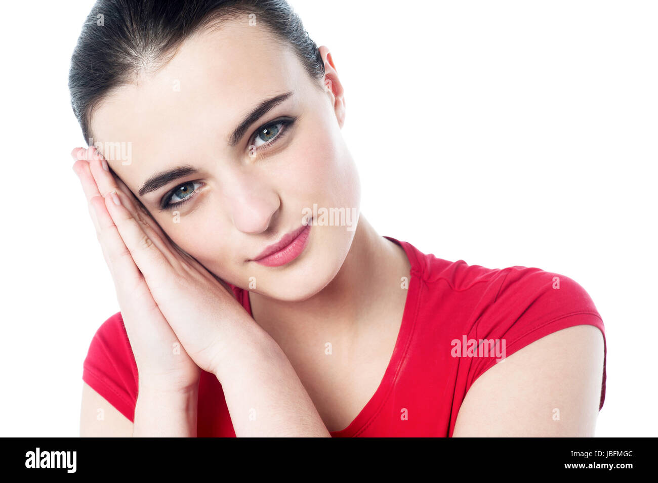 Belle jeune fille faisant geste de couchage Banque D'Images