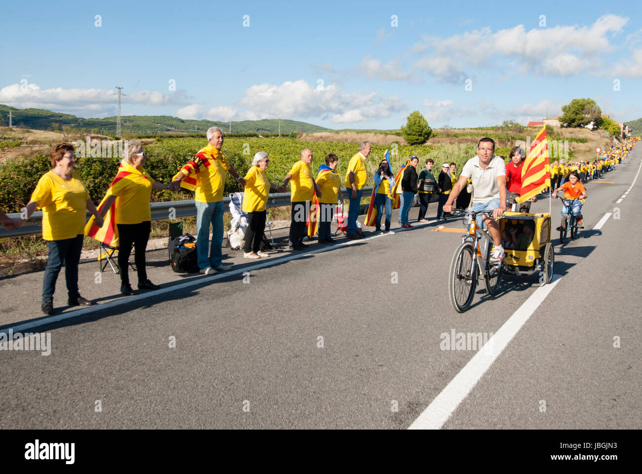 Via Catalana 2013. Chaîne humaine catalane. Façon catalane Photo Stock -  Alamy
