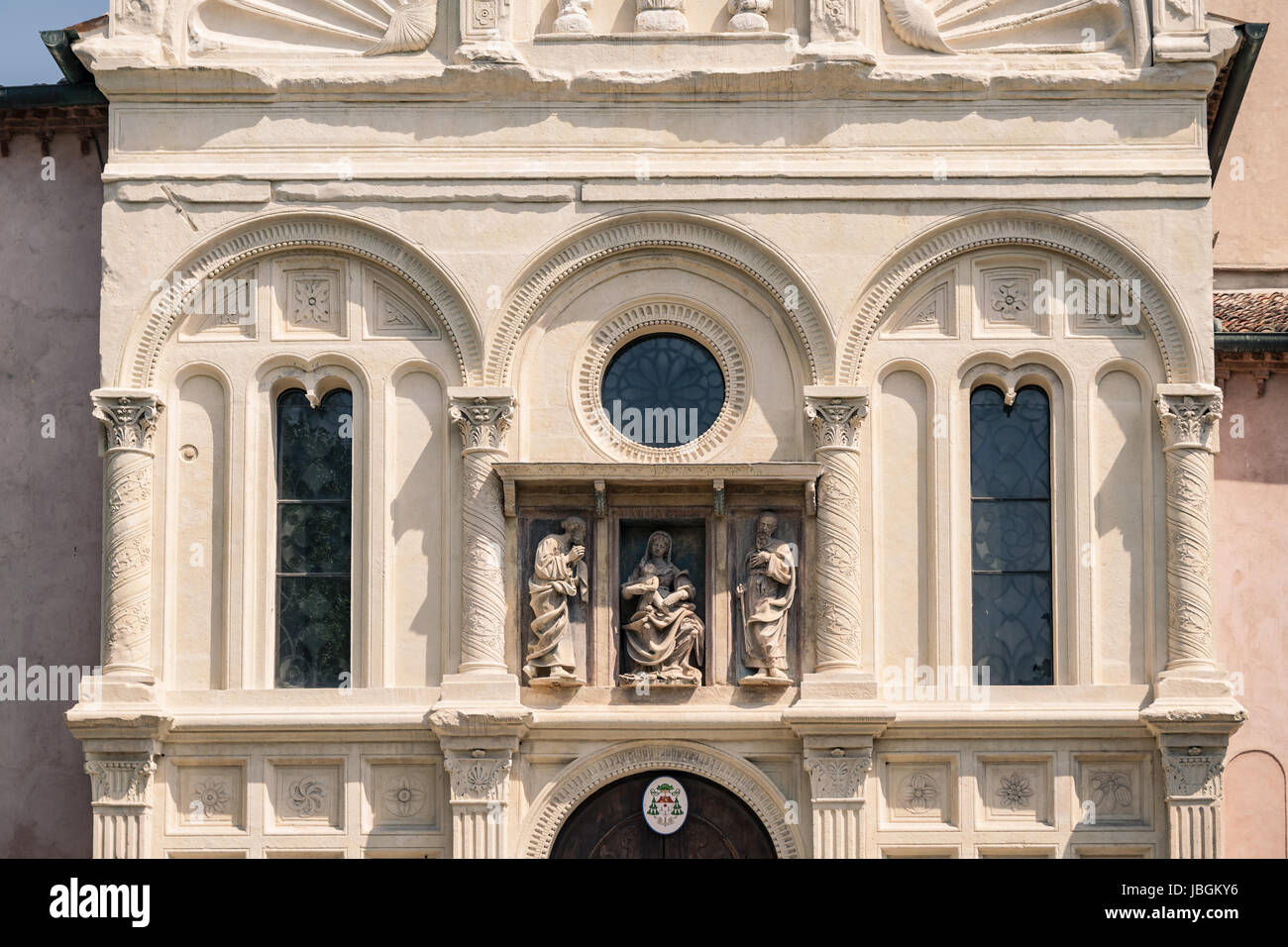 Détail de l'église de Notre Dame des miracles à Lonigo, l'Italie est un exemple de l'architecture gothique et Renaissance. Banque D'Images