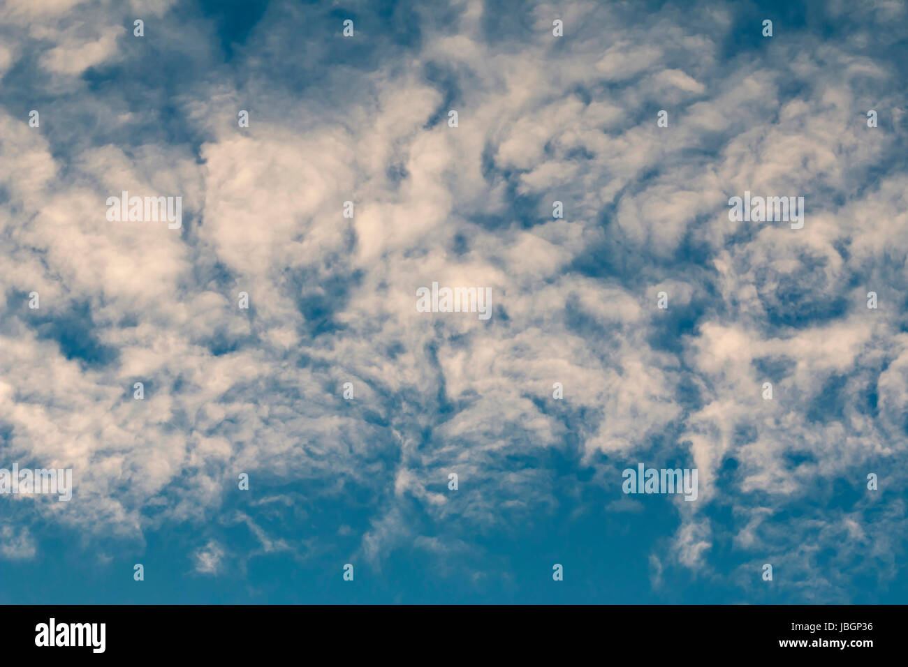 Image du ciel - nuages bizarres sur le ciel Banque D'Images