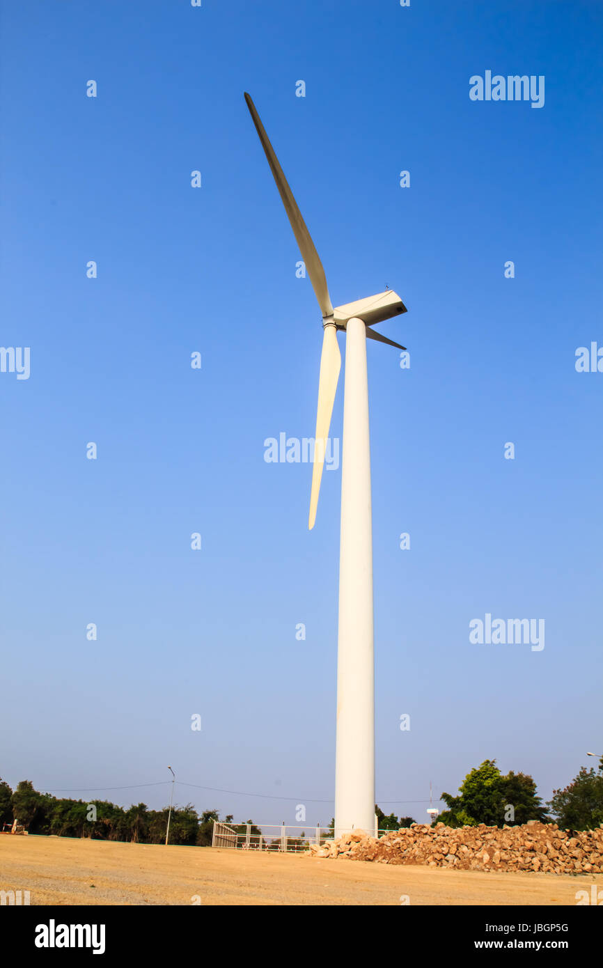 Les éoliennes sont construites pour produire de l'électricité à partir de l'énergie éolienne. Banque D'Images