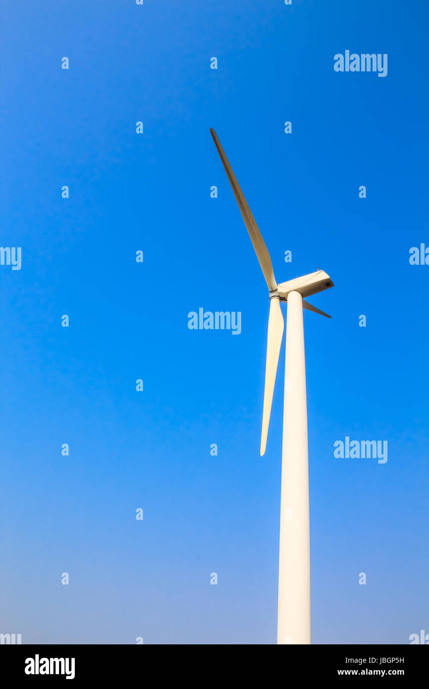 Les éoliennes sont construites pour produire de l'électricité à partir de l'énergie éolienne. Banque D'Images