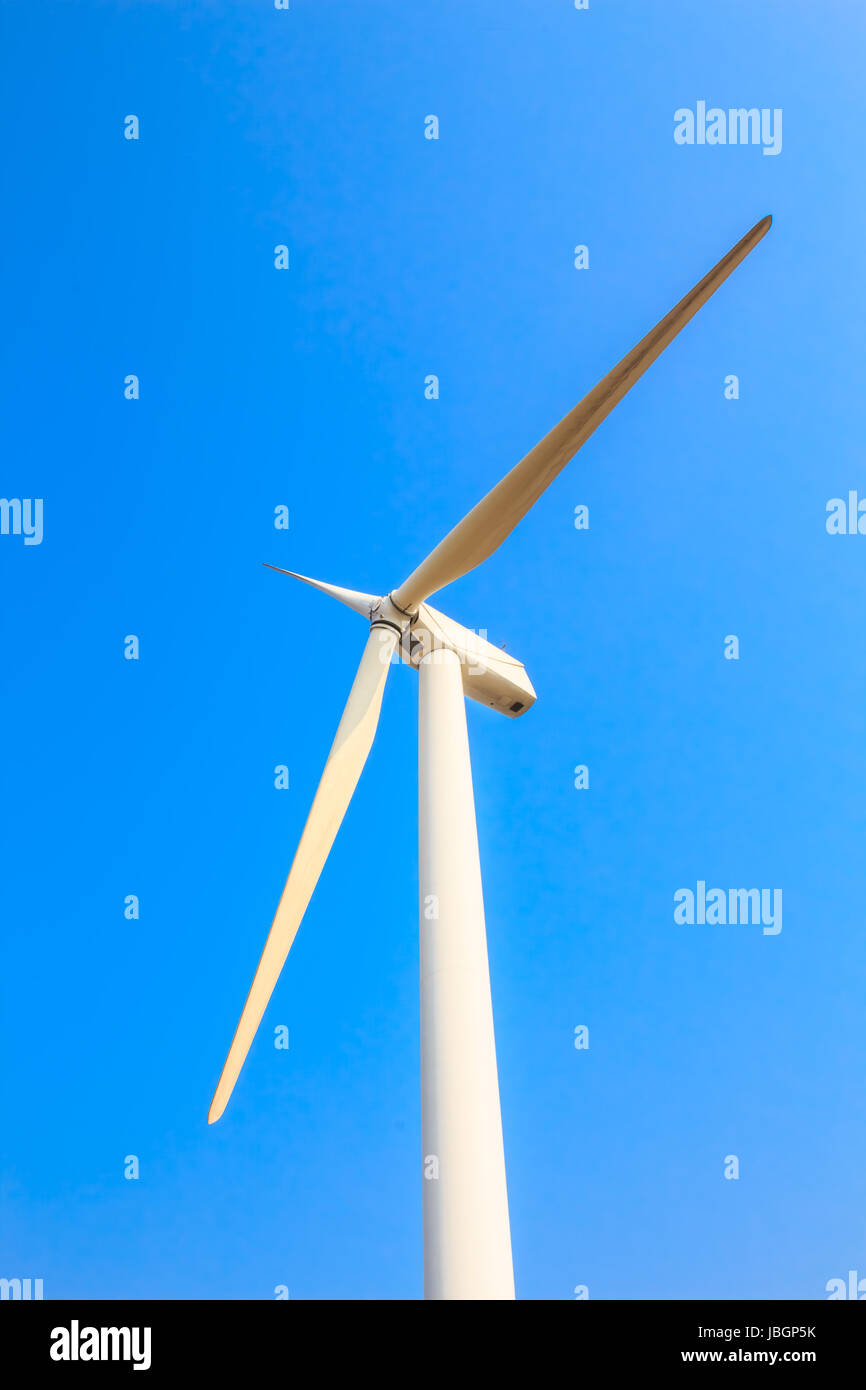 Les éoliennes sont construites pour produire de l'électricité à partir de l'énergie éolienne. Banque D'Images