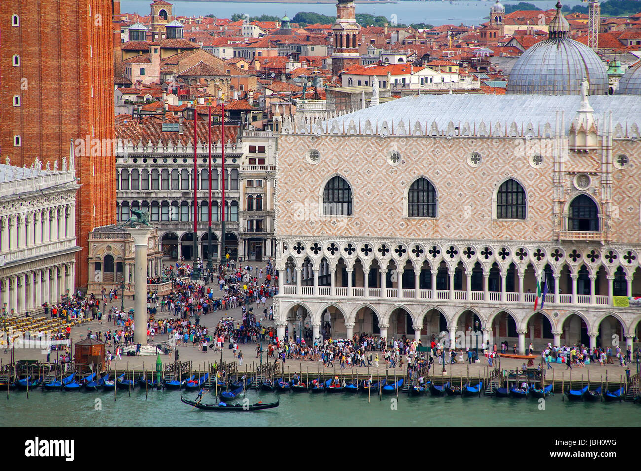 Piazzetta San Marco avec le Palais des Doges et le campanile de Saint Marc à Venise, Italie. Venise est l'une des destinations touristiques les plus importants dans le monde entier Banque D'Images