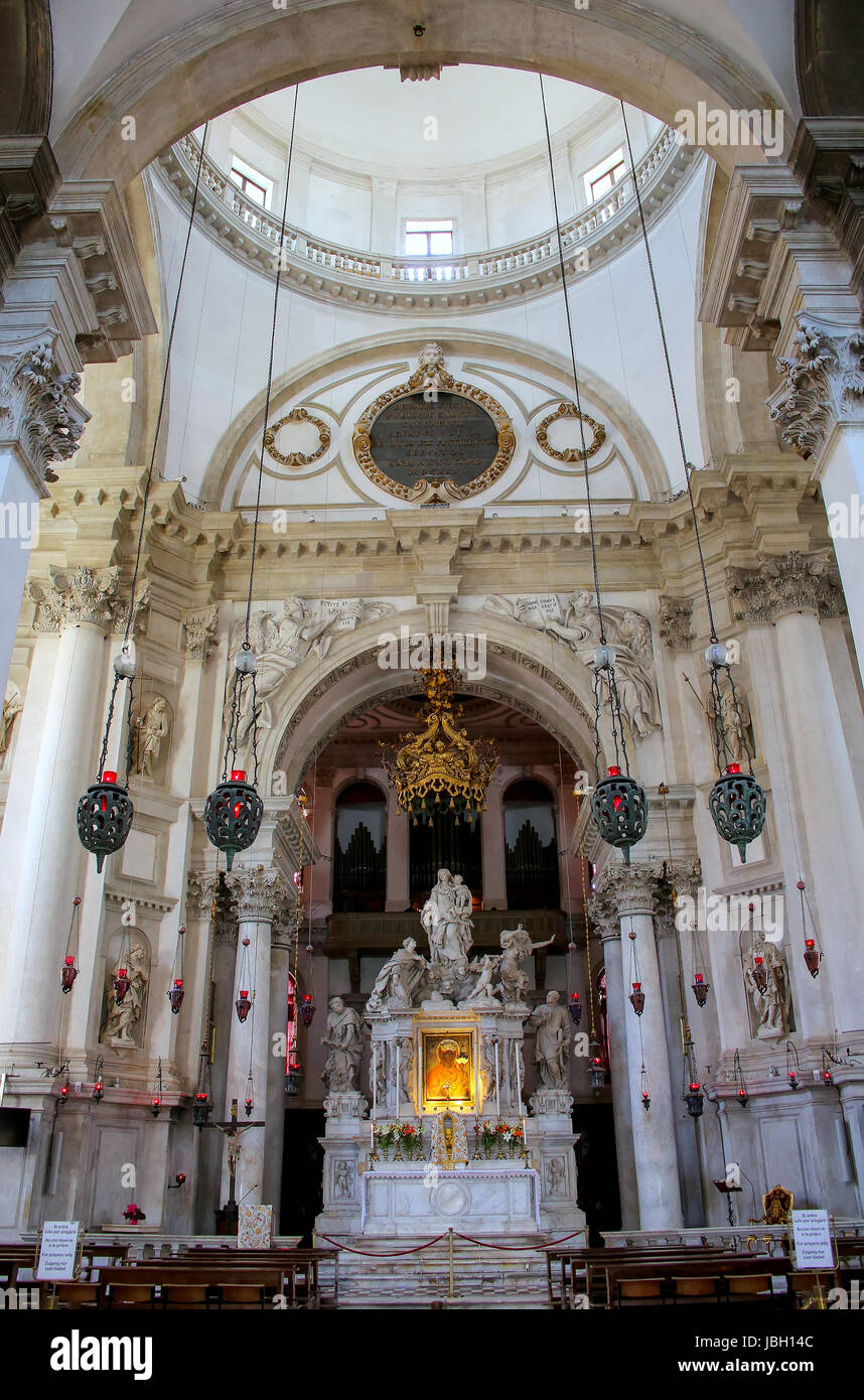 Intérieur de la Basilique Santa Maria della Salute sur Punta della Dogana à Venise, Italie. Cette église a été commisioned par Venise les survivants de la peste comme t Banque D'Images