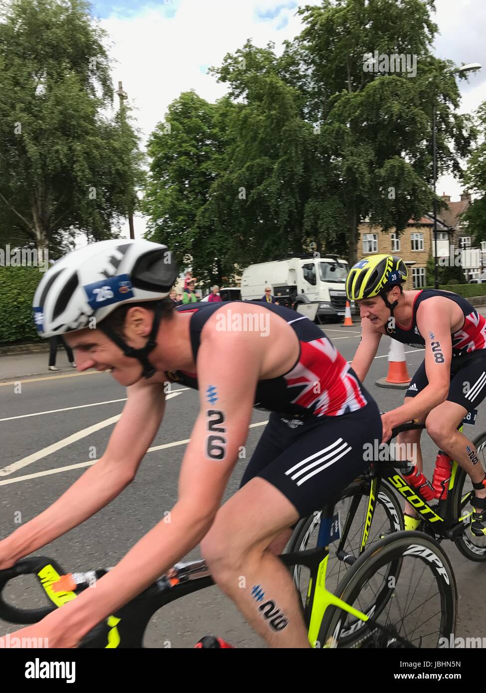 IPC World Triathlon Vélo Leeds Alastair et Jonny Brownlee Brownlee Brothers en tête Banque D'Images