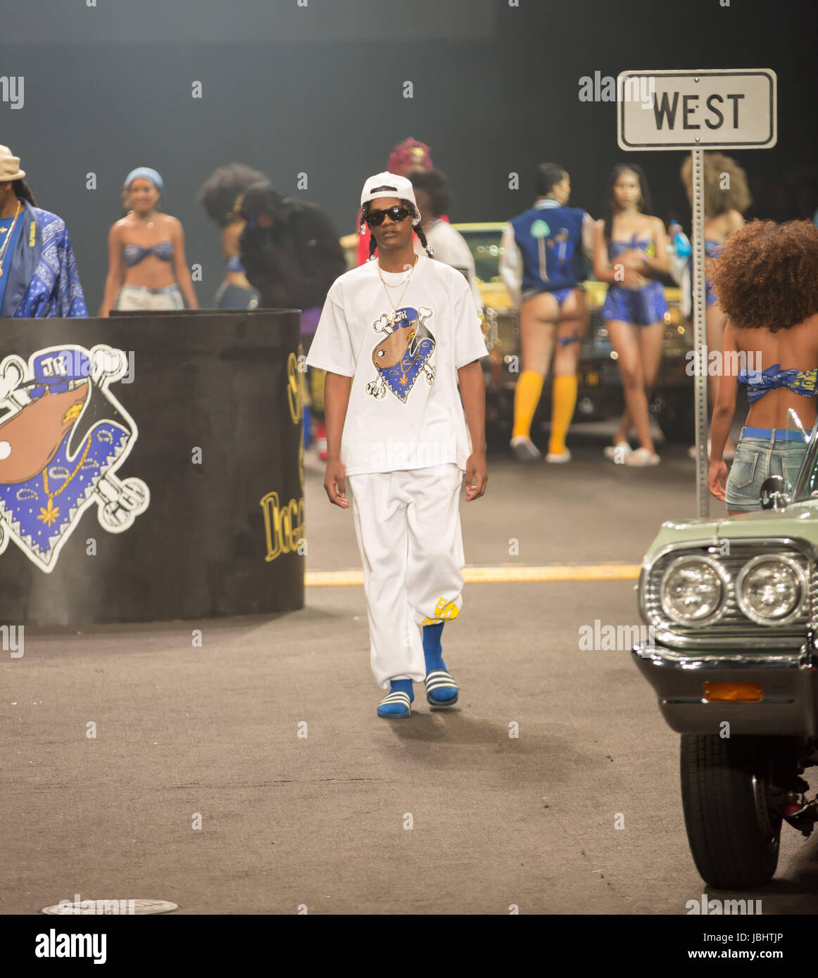 A model au fait Los Angeles : Snoop Dogg x Joyrich Fashion Show à la Live le 10 juin 2017 à Los Angeles, Californie Banque D'Images