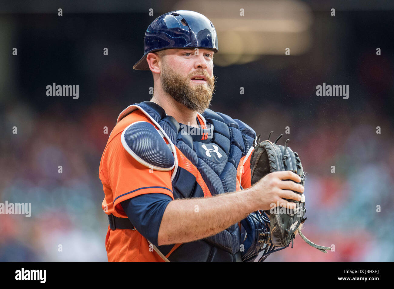 Houston, TX, USA. 9 juin, 2017. Astros de Houston catcher Brian McCann (16) pendant un match entre les Astros de Houston et les Angels de Los Angeles au Minute Maid Park de Houston, TX. Les Anges a gagné le match 9-4.Trask Smith/CSM/Alamy Live News Banque D'Images