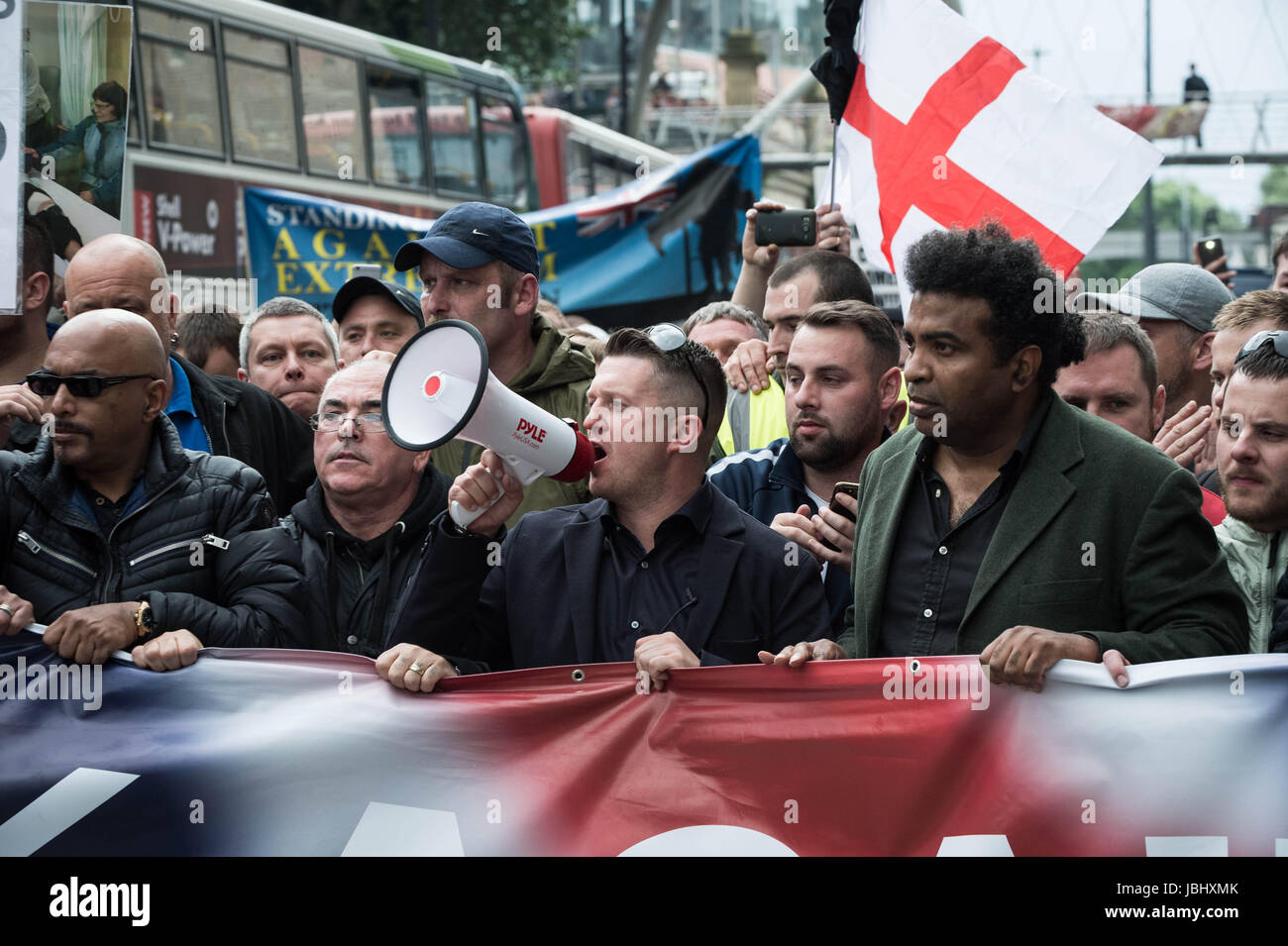 Environ 1 000 fréquentent 'de droite s'unissent contre la haine" anti-islamique et rallye mars dirigée par Tommy Robinson dans le centre-ville de Manchester, au Royaume-Uni. Banque D'Images