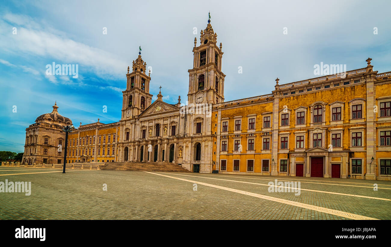 Portugal : le Couvent Royal et palais de Mafra, palais baroques et néoclassiques, monastère Banque D'Images