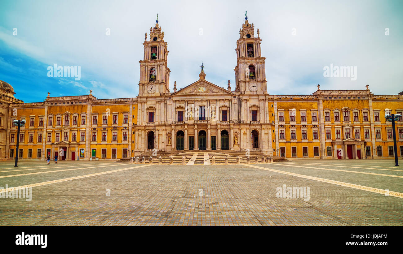 Portugal : le Couvent Royal et palais de Mafra, palais baroques et néoclassiques, monastère Banque D'Images