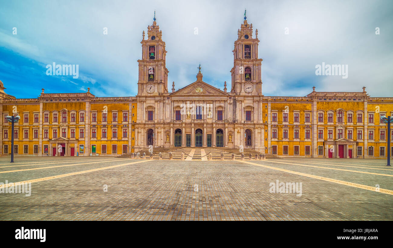 Portugal : le Couvent Royal et palais de Mafra, palais baroques et néoclassiques, monastère Banque D'Images
