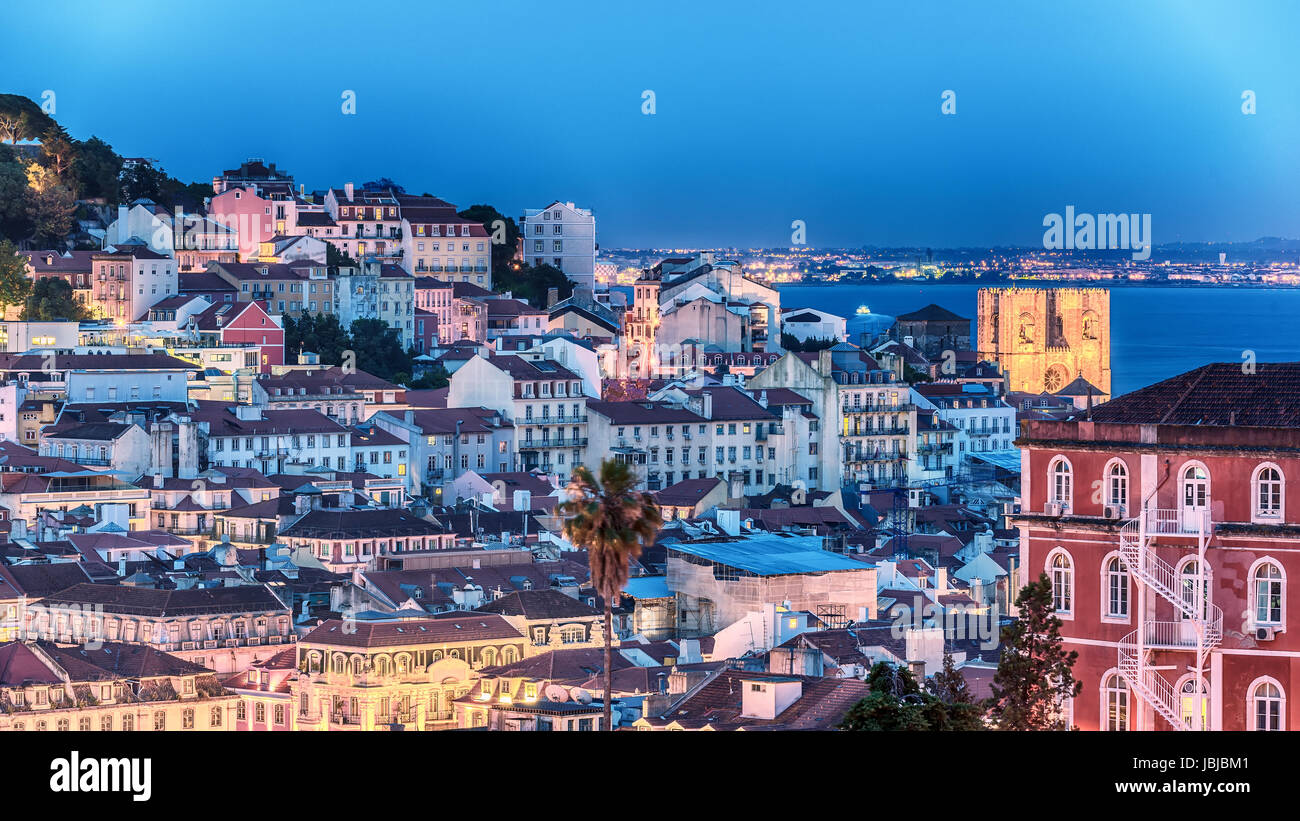 Lisbonne, Portugal : Vue aérienne de la vieille ville Banque D'Images