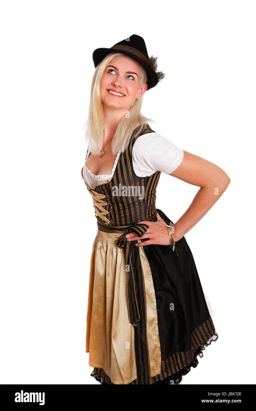 Jeune femme blonde en costume traditionnel bavarois sur fond blanc Banque D'Images