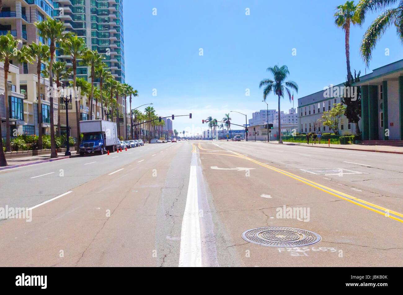 Une vue sur le port de plaisance quartier dans le centre-ville de San Diego en Californie du sud dans les Etats-Unis d'Amérique. Certains de l'architecture locale, les immeubles commerciaux et des immeubles au centre ville. Banque D'Images