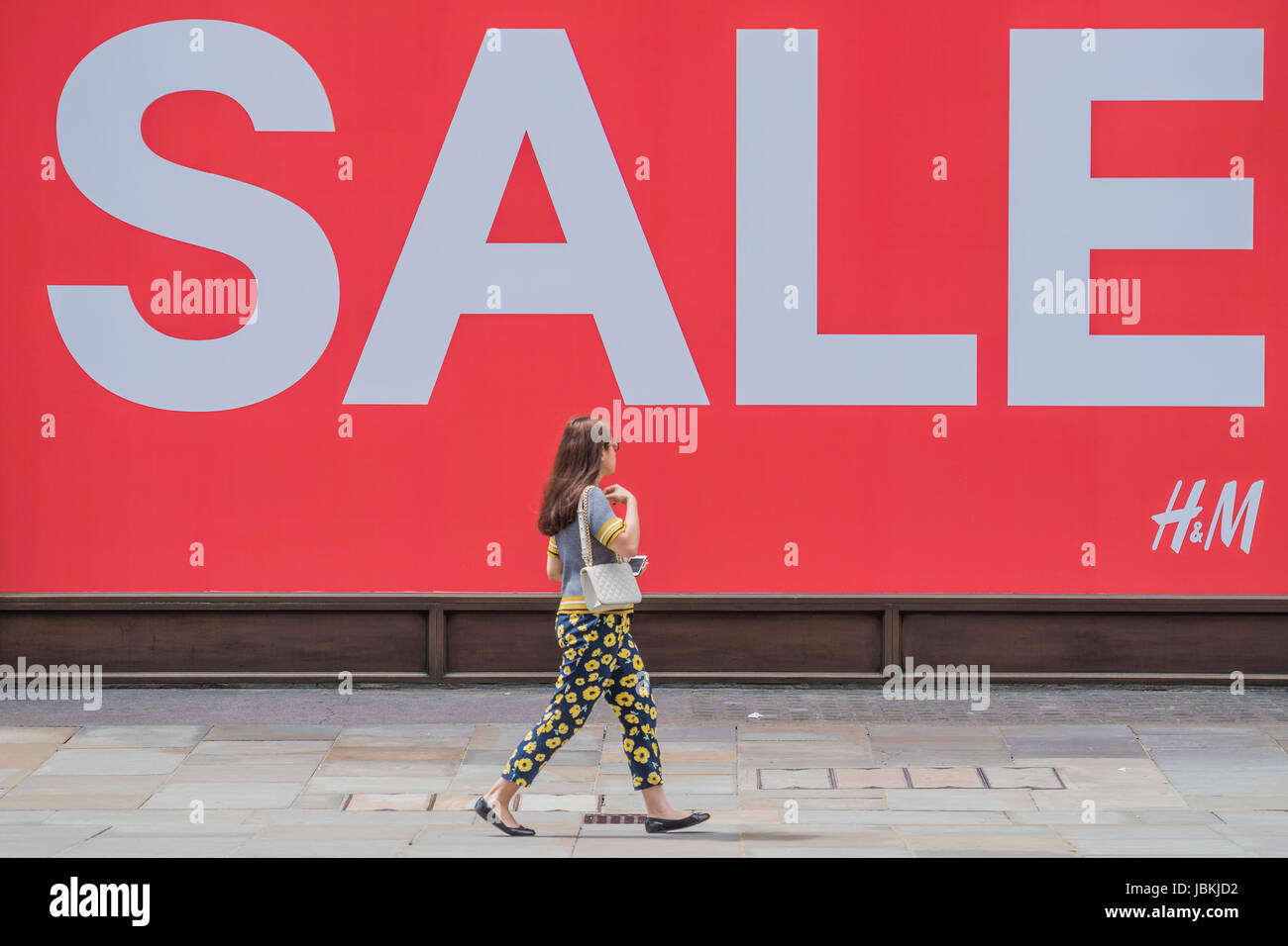 L'incertitude des Brexit et maintenant l'élection signifie la confiance des consommateurs est relativement faible - d'où les ventes sont sur dans de nombreuses boutiques de la Regent Street et Oxford Street magasins - Londres, 11 juin 2017 Banque D'Images