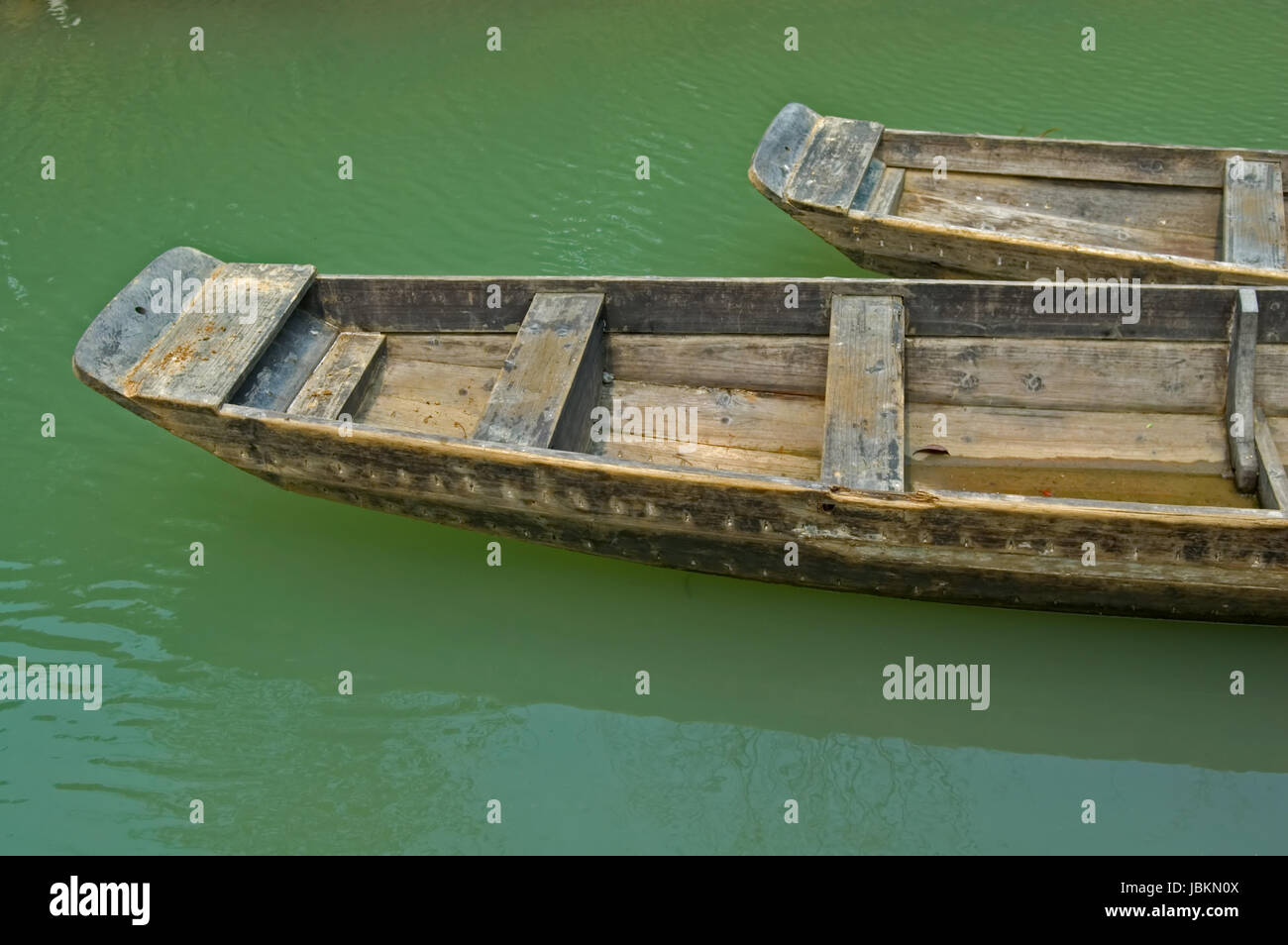 L'ancre des bateaux sur une rivière du parc de la ville Banque D'Images