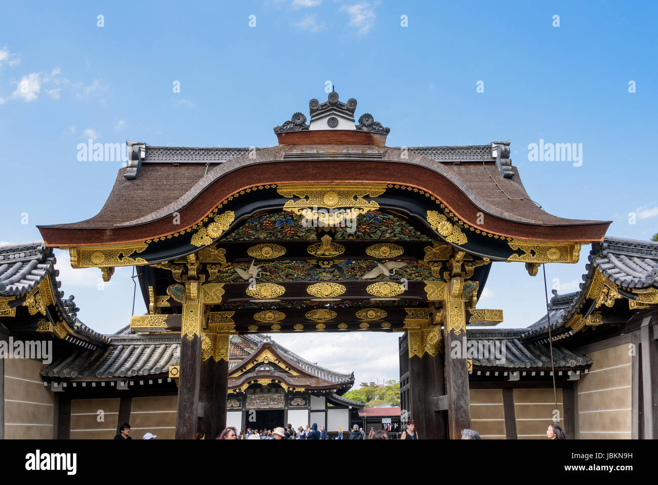 Le château de Nijo, Karamon gate avec architaectural doré caractéristiques. Banque D'Images