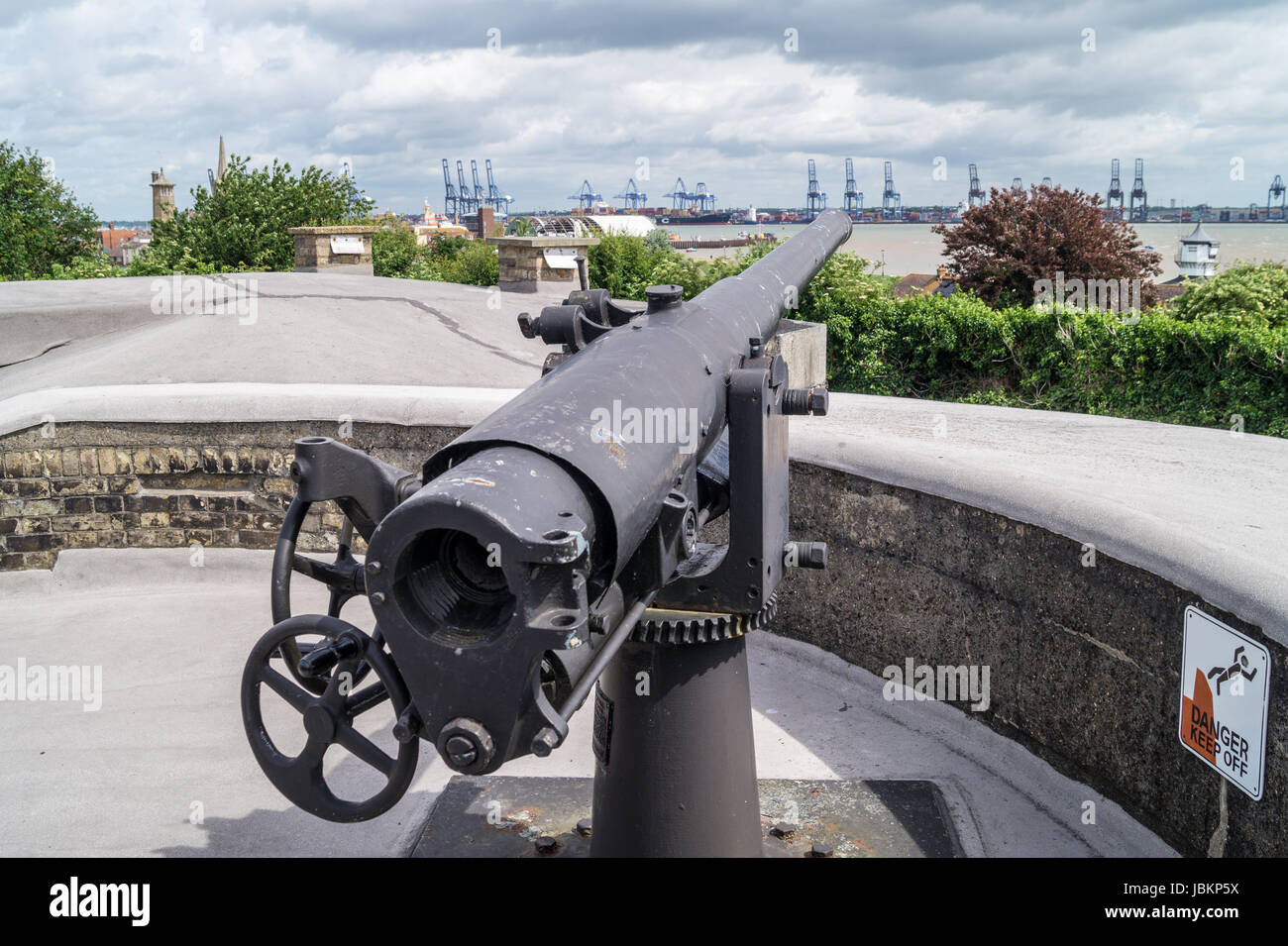 QF 12 livres, des armes à feu de calibre de 3 pouces, Harwich Redoubt, construit 1808-1811, Harwich, Essex, Angleterre Banque D'Images