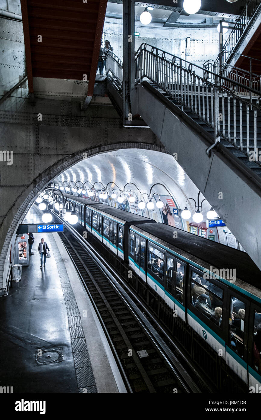 Station métro paris Banque de photographies et d’images à haute ...