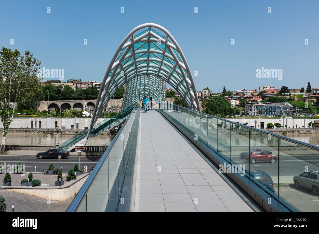 Pont sur la paix de la rivière Mtkvari, Tbilissi, Géorgie, l'Europe de l'Est Banque D'Images