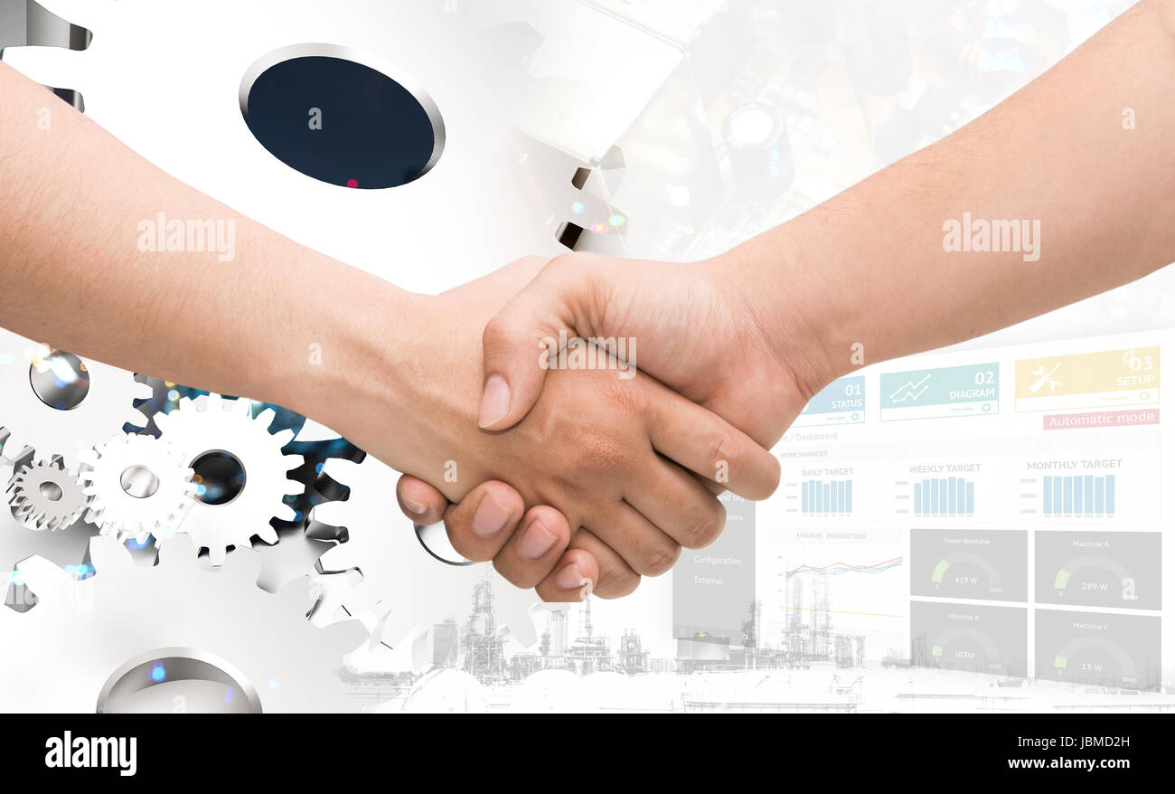 Internet des objets industriels 4e concept. Serrer la main de personnes de sexe masculin, double exposition du rendu 3D engrenages , interface utilisateur de l'application de suivi de production Banque D'Images