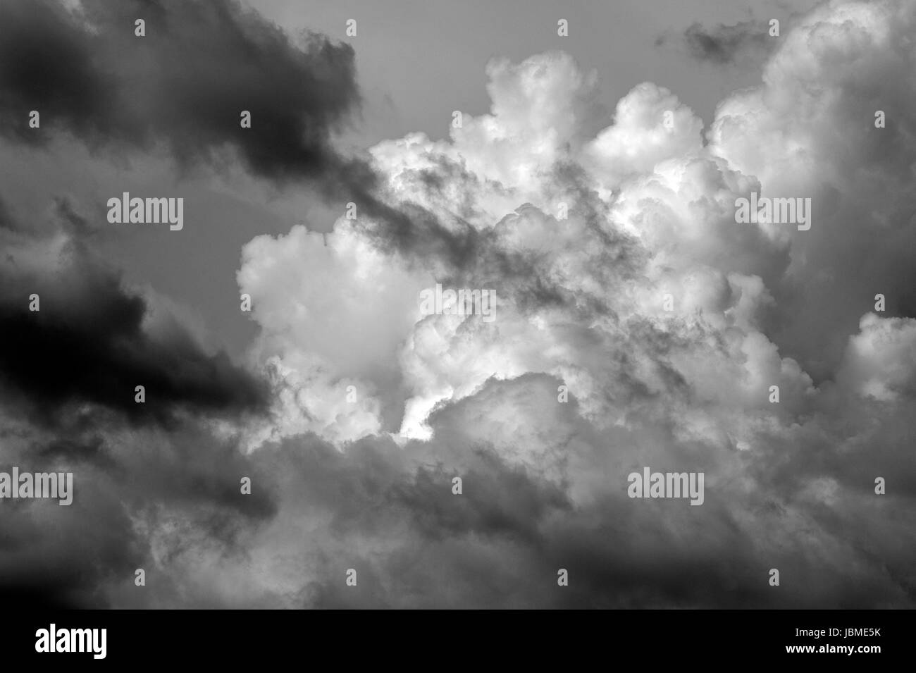 Cumulus congestus susceptibles des rafales de vent et d'orage Banque D'Images