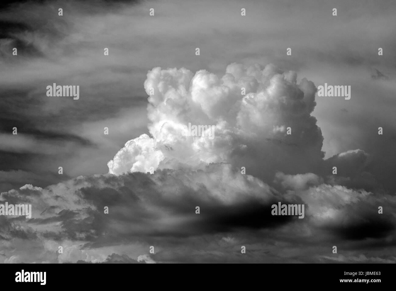 Cumulus congestus susceptibles des rafales de vent et d'orage Banque D'Images