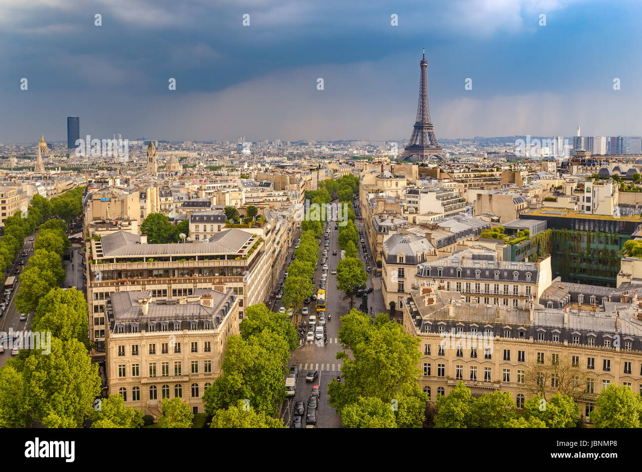Vue sur la ville de Paris de l'Arc de Triomphe, Tour Eiffel, Paris, France Banque D'Images