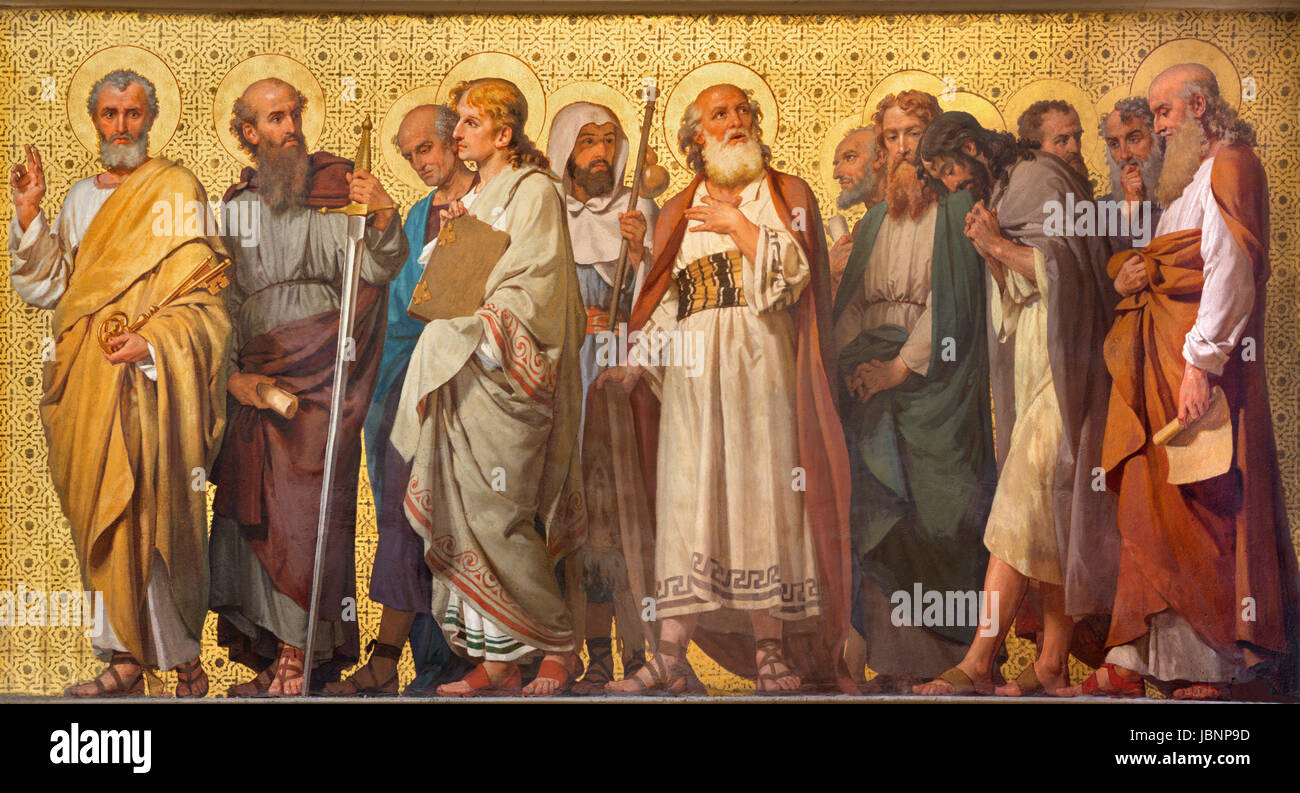TURIN, ITALIE - 15 mars 2017 : la fresque symbolique des douze apôtres à l'église Chiesa di San Dalmazzo par Enrico Reffo (1914). Banque D'Images
